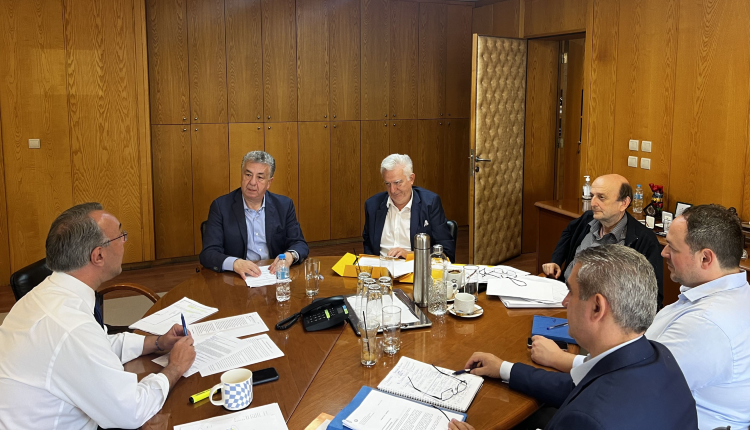 Συνάντηση Περιφερειάρχη με τον Υπουργό Υποδομών για τα μεγάλα έργα της Κρήτης