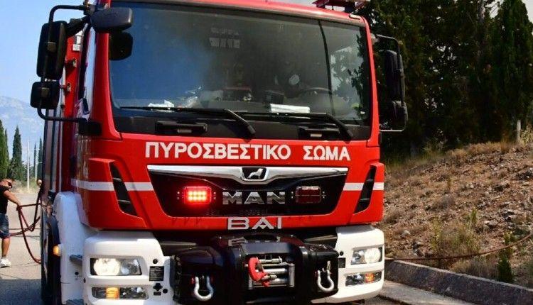 Ηράκλειο: Το όχημά του τυλίχθηκε στις φλόγες - Κατάφερε να βγει τελευταία στιγμή