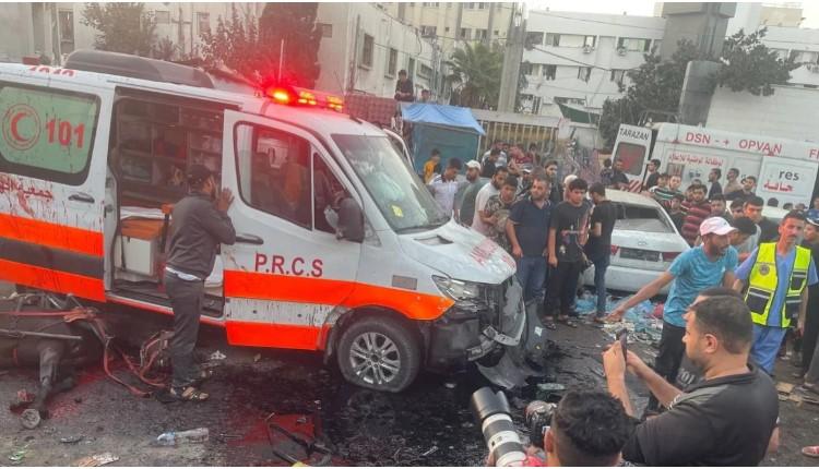 Γάζα: Πλήγμα σε φάλαγγα ασθενοφόρων έξω από το νοσοκομείο Αλ Σίφα - Τουλάχιστον 13 νεκροί και 26 τραυματίες