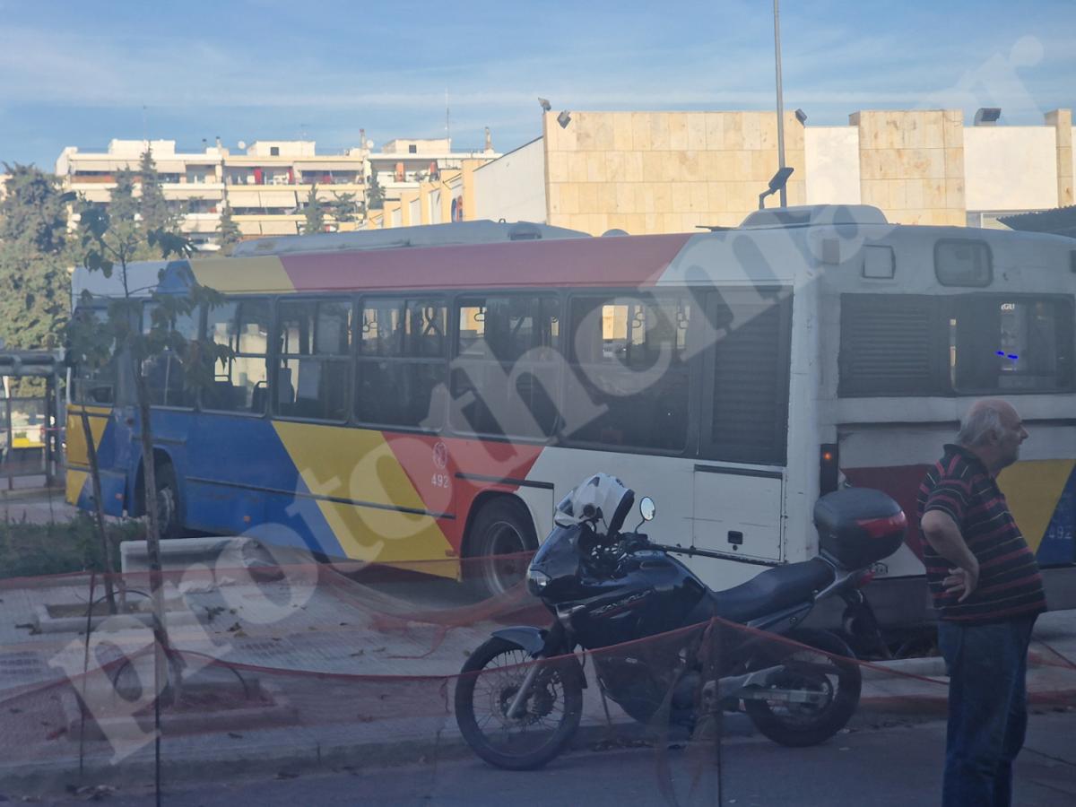 Νέο θανατηφόρο τροχαίο στην Θεσσαλονίκη - Αστικό λεωφορείο παρέσυρε μηχανάκι και αυτοκίνητα (pics)