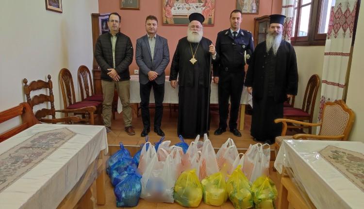 Η Αστυνομία της Κρήτης στο πλευρό όσων έχουν ανάγκη – Προσφορά τροφίμων και ειδών πρώτης ανάγκης σε Μητροπόλεις και κοινωνικές δομές