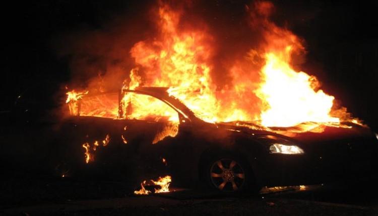 Ηράκλειο: Όχημα τυλίχτηκε στις φλόγες τα ξημερώματα