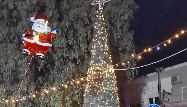 Εντυπωσιακή η φωταγώγηση του χριστουγεννιάτικου δέντρου στην κεντρική πλατεία Τυμπακίου! (pics)