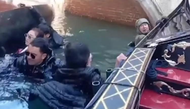 Βενετία: Τουρίστες έπεσαν σε κανάλι από γόνδολα τραβώντας σέλφι – Δεν άκουσαν τις οδηγίες του γονδολιέρη (vid)