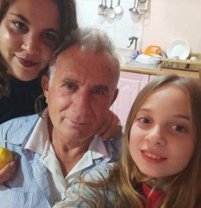 70χρονος Μεσαρίτης έγινε ξανά πατέρας - Παράλληλα είναι και παππούς με 10 εγγόνια και 12 δισέγγονα! (pics)