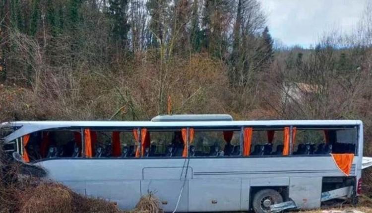 Βουλγαρία: «Ήταν απίστευτα αγχωτικό» – Συγκλονίζει επιβάτης του τουριστικού λεωφορείου που συγκρούστηκε με νταλίκα