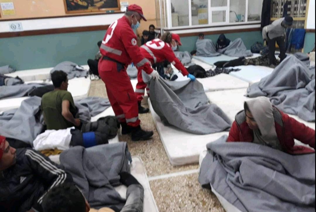Ο Ελληνικός Ερυθρός Σταυρός βρίσκεται στο πλευρό των 117 μεταναστών που εντοπίστηκαν σε πλοιάριο στην Κρήτη