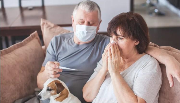 Ιώσεις: Τι προκαλεί το φετινό εκρηκτικό κοκτέιλ αναπνευστικών ιών – Η πνευμονολόγος εξηγεί