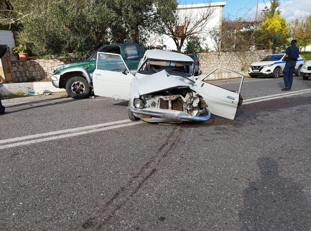 Κρήτη: Τροχαίο έπειτα από σφοδρή σύγκρουση δυο οχημάτων - Στο νοσοκομείο 65χρονος σοβαρά τραυματισμένος (pics)