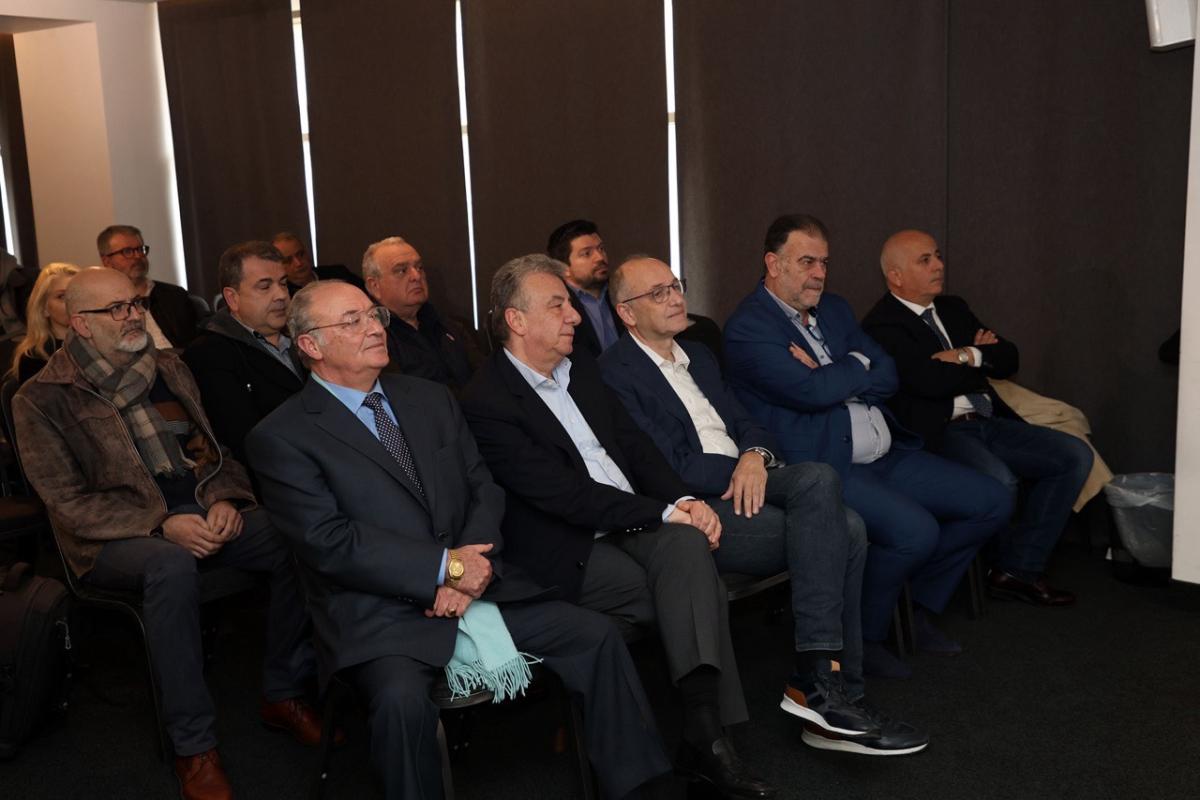 Τιμήθηκε ο Σταύρος Αρναουτάκης για την προσφορά του στον αθλητισμό και το μπάσκετ (pics & vids) 8 Τιμήθηκε ο Σταύρος Αρναουτάκης για την προσφορά του στον αθλητισμό και το μπάσκετ (pics & vids)