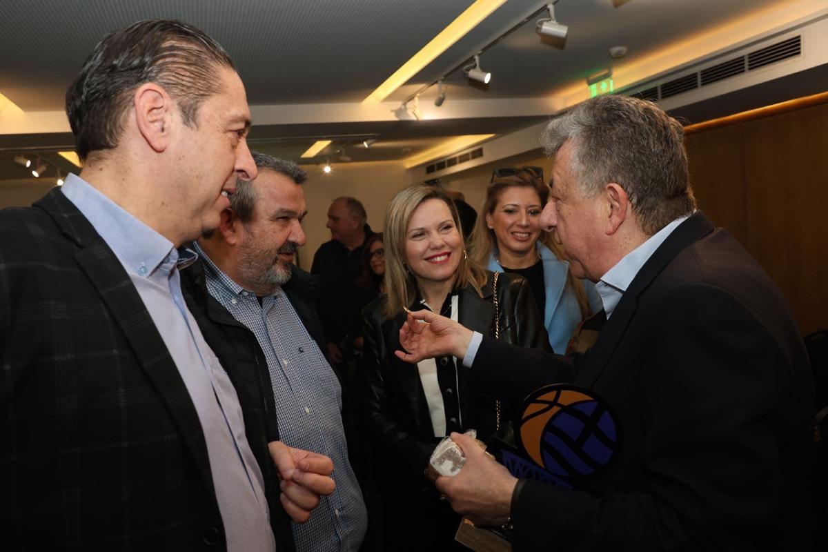 Τιμήθηκε ο Σταύρος Αρναουτάκης για την προσφορά του στον αθλητισμό και το μπάσκετ (pics & vids) 3 Τιμήθηκε ο Σταύρος Αρναουτάκης για την προσφορά του στον αθλητισμό και το μπάσκετ (pics & vids)