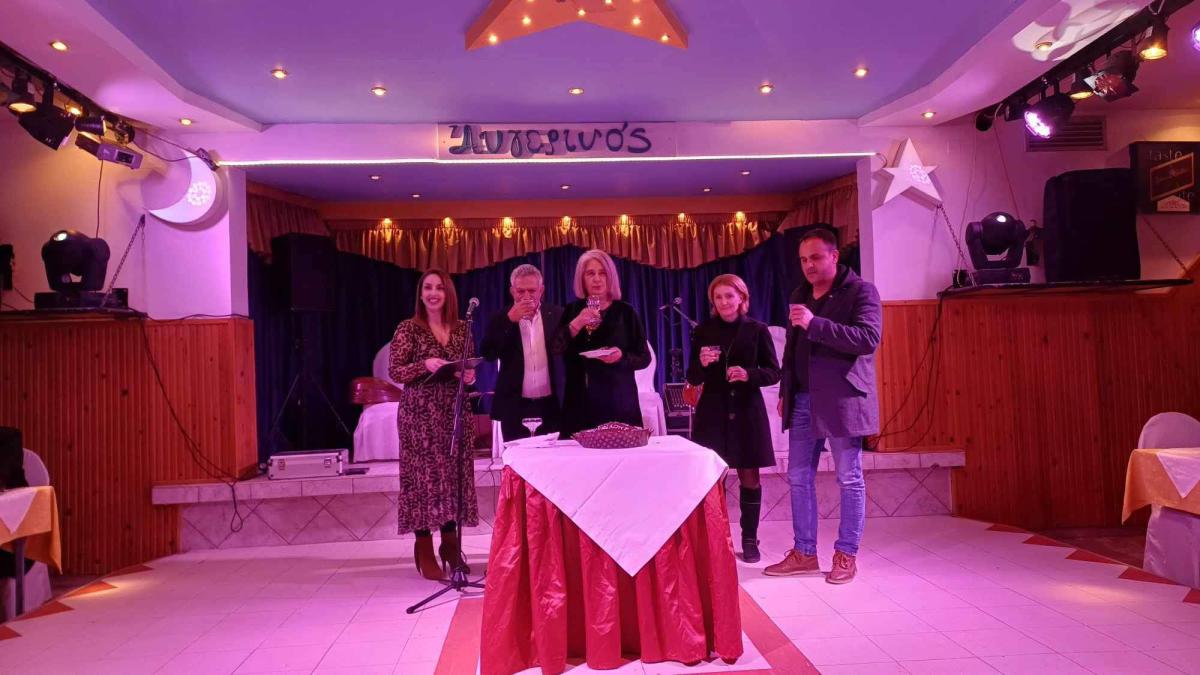 Έκοψε την πίτα της η ομάδα «Σκουτελικό» - Το φλουρί στον Δήμαρχο Φαιστού Γρηγόρη Νικολιδάκη (pics) 5 Έκοψε την πίτα της η ομάδα «Σκουτελικό» - Το φλουρί στον Δήμαρχο Φαιστού Γρηγόρη Νικολιδάκη (pics)