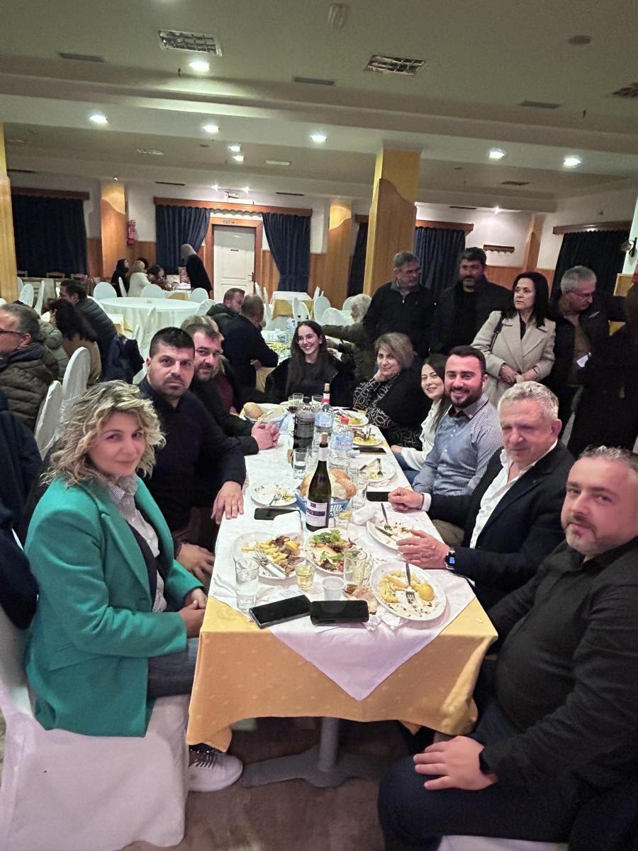 Έκοψε την πίτα της η ομάδα «Σκουτελικό» - Το φλουρί στον Δήμαρχο Φαιστού Γρηγόρη Νικολιδάκη (pics) 7 Έκοψε την πίτα της η ομάδα «Σκουτελικό» - Το φλουρί στον Δήμαρχο Φαιστού Γρηγόρη Νικολιδάκη (pics)