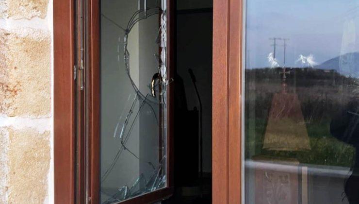 Κρήτη: Έκλεψαν εκκλησία και προκάλεσαν ζημιές (pic) 3 Κρήτη: Έκλεψαν εκκλησία και προκάλεσαν ζημιές (pic)