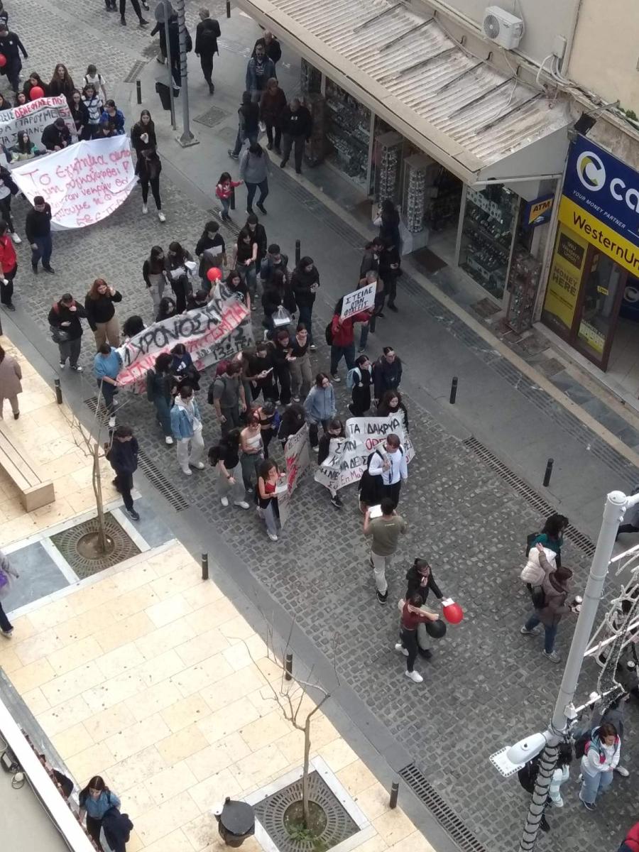 Στους δρόμους το Ηράκλειο λόγω απεργίας για τα Τέμπη και τους μισθούς - Συγκέντρωση διαμαρτυρίας στην πλατεία 5 Στους δρόμους το Ηράκλειο λόγω απεργίας για τα Τέμπη και τους μισθούς - Συγκέντρωση διαμαρτυρίας στην πλατεία