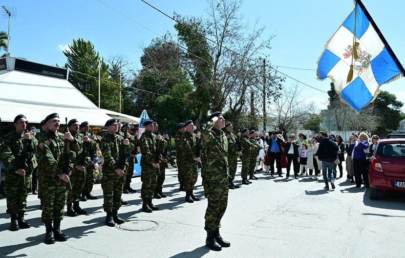 Στα χακί έκανε παρέλαση στη Θήβα ο Στέφανος Κασσελάκης για την επέτειο της 25ης Μαρτίου (pics) 5 Στα χακί έκανε παρέλαση στη Θήβα ο Στέφανος Κασσελάκης για την επέτειο της 25ης Μαρτίου (pics)