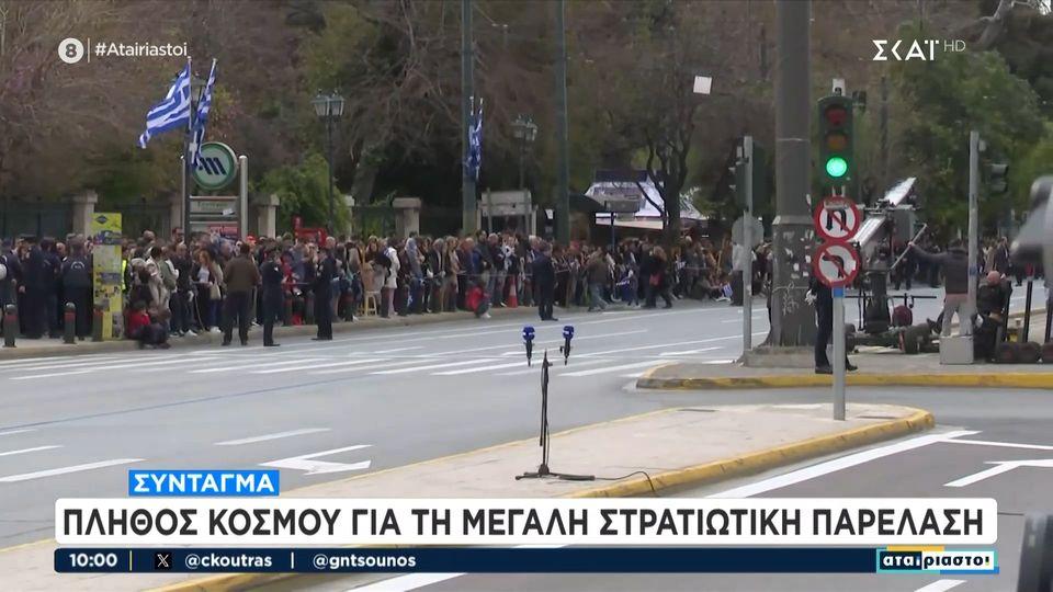 Αθήνα: Πλήθος κόσμου για τη μεγάλη στρατιωτική παρέλαση