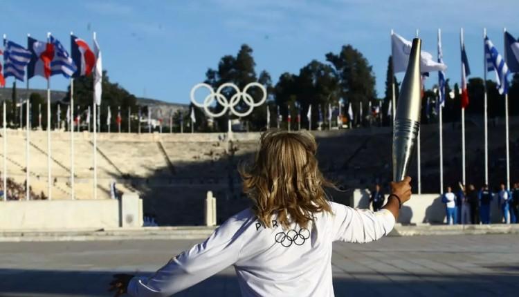 H Ελλάδα παρέδωσε την Ολυμπιακή Φλόγα