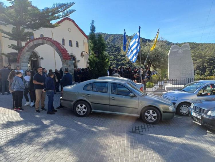 Πλήθος κόσμου στο μνημόσυνο του Μανώλη και της Μαρίας Πρωτογεράκη (pics)
