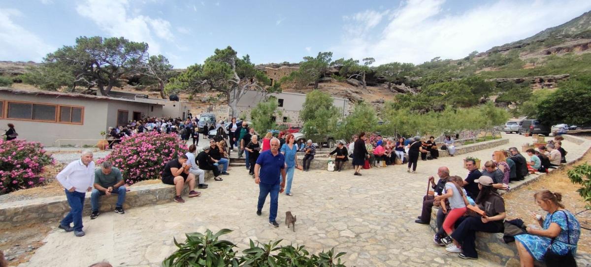 Με λαμπρότητα και βαθιά πνευματική συγκίνηση εγκαινιάστηκε ο νέος ναός του Αγίου Ευμενίου 4 Με λαμπρότητα και βαθιά πνευματική συγκίνηση εγκαινιάστηκε ο νέος ναός του Αγίου Ευμενίου