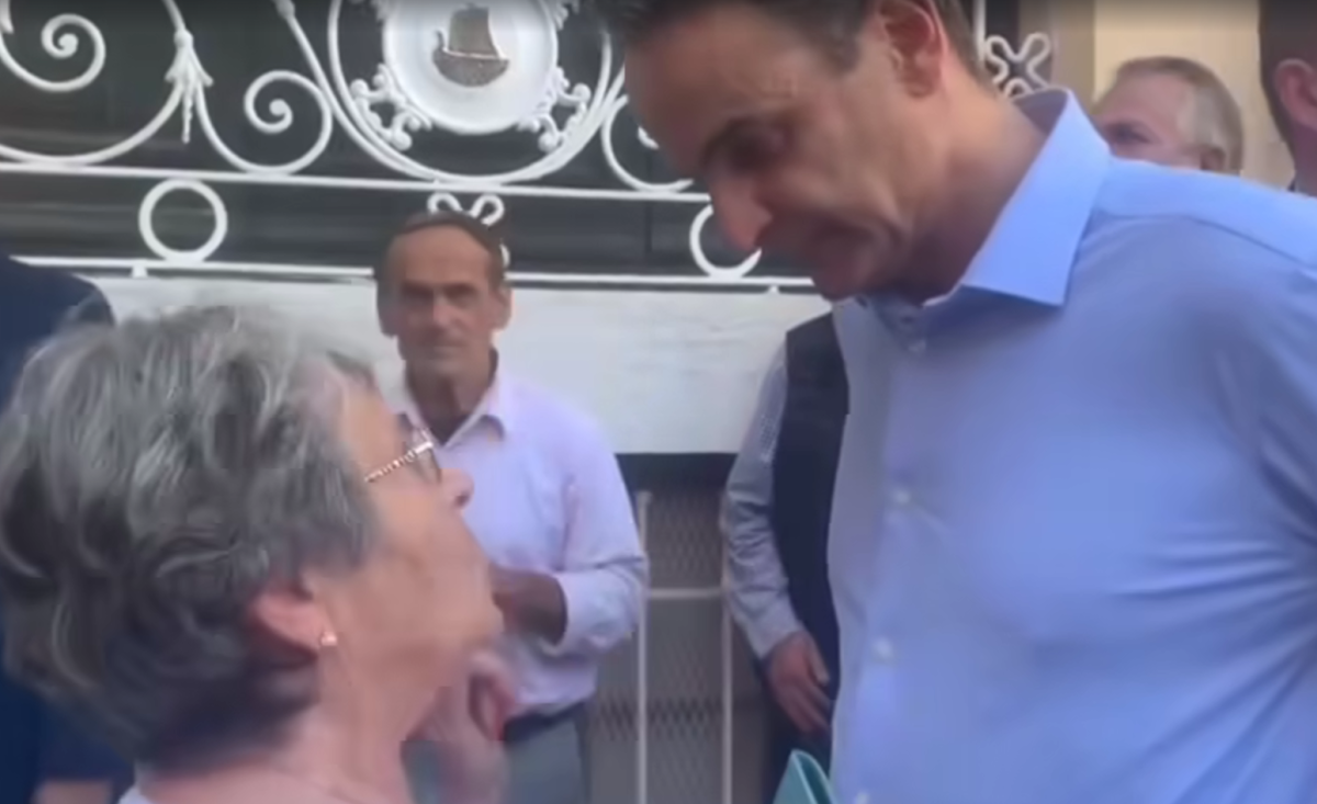 Διάλογος - ντροπή Μητσοτάκη με συνταξιούχο: «440 ευρώ σύνταξη, 300 ευρώ ενοίκιο» - «Όσο αντέχουμε» η απάντηση του πρωθυπουργού