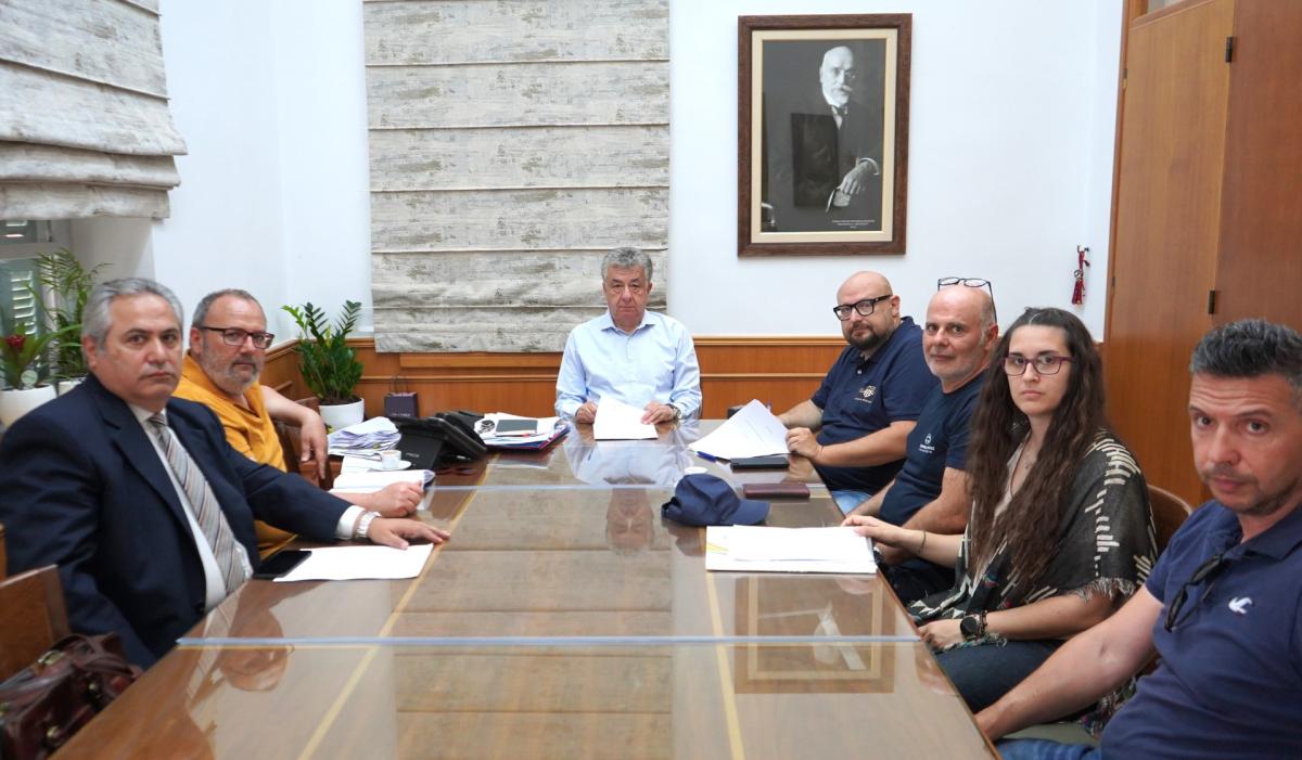 Σύμβαση 600 χιλ. ευρώ για την συντήρηση σε μικρής έκτασης επιφάνειες σε Π.Ε.Ο. Ν.Ε.Ο. και Β.Ο.Α.Κ. υπέγραψε ο Περιφερειάρχης Κρήτης
