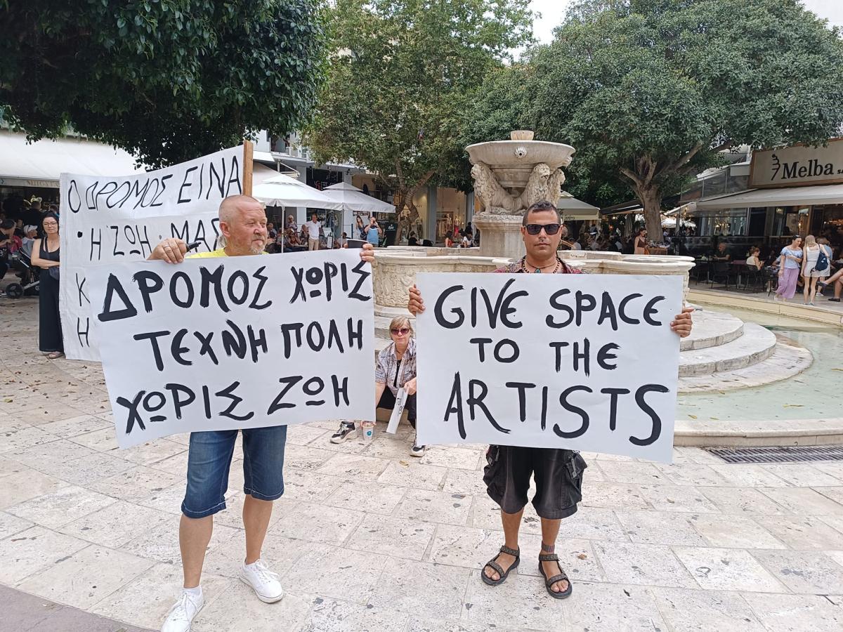 Απομακρύνονται οι πλανόδιοι καλλιτέχνες από τα Λιοντάρια - Έντονες αντιδράσεις (pics)