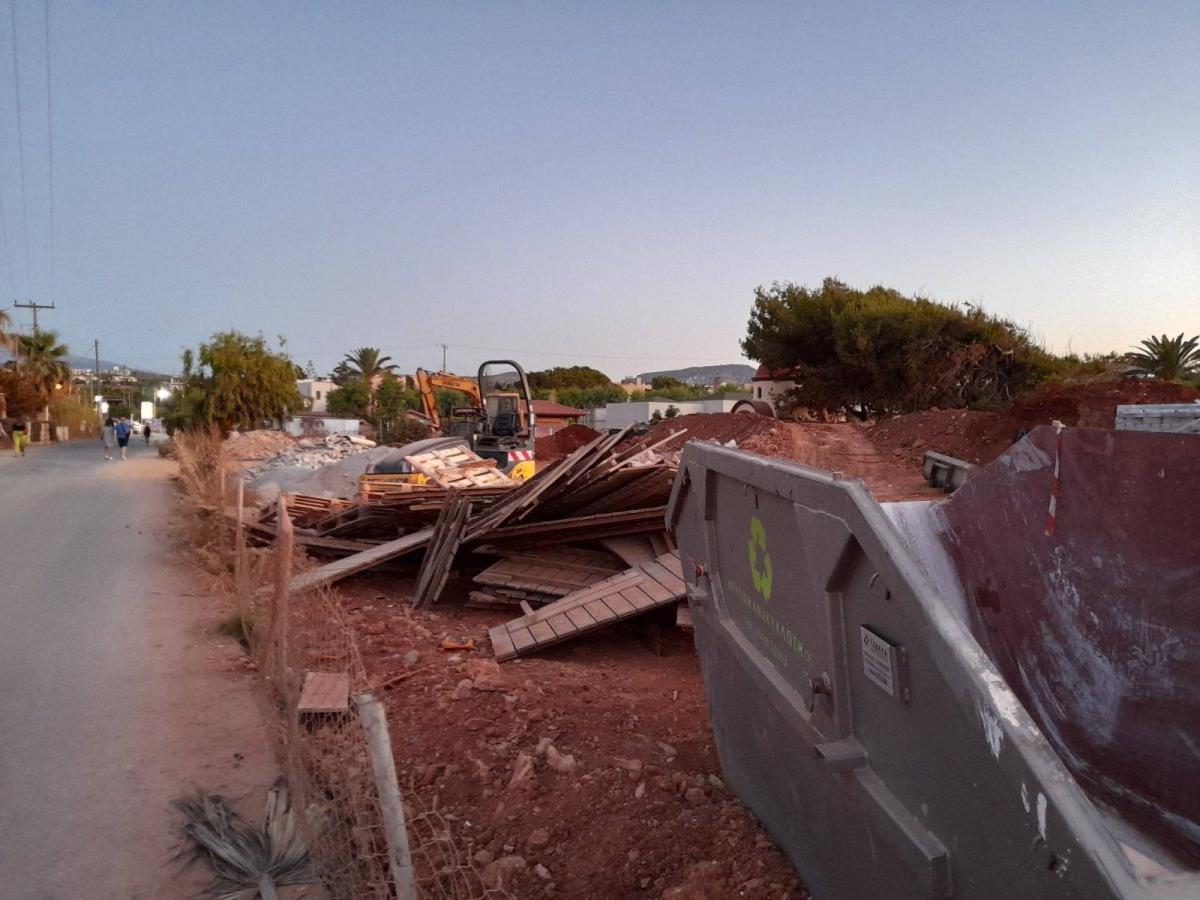 Ηράκλειο: Ένα απέραντο χάλι, εν μέσω τουριστικής περιόδου στην περιοχή του Ανισσαρά - Δείτε εικόνες 9 Ηράκλειο: Ένα απέραντο χάλι, εν μέσω τουριστικής περιόδου στην περιοχή του Ανισσαρά - Δείτε εικόνες