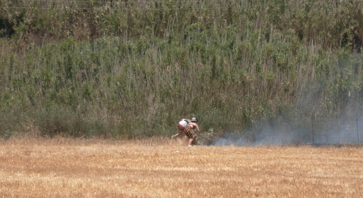 Ηράκλειο: Θαρραλέα γιατρός του ΠΑΓΝΗ δεν δίστασε στιγμή και ρίχτηκε στη «μάχη» με τις φλόγες στο Κολομόδι! (vid & pics)