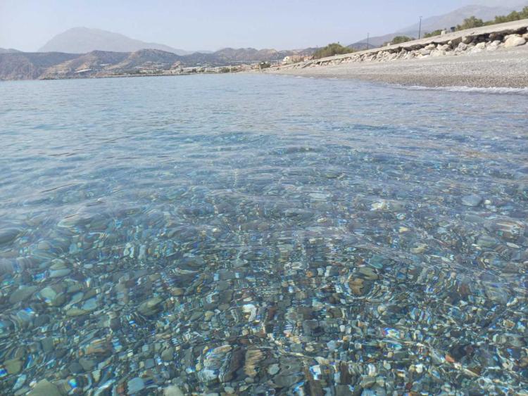 Ηράκλειο: Καθαρή ''πρόκληση'' η παραλία του Κόκκινου Πύργου (pics+vids)