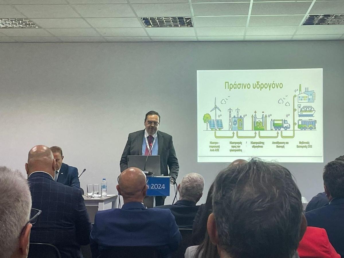 Παρουσίαση για το Υδρογόνο ως εναλλακτικό καύσιμο στα Ποσειδώνια 2024 του Διευθύνοντος Συμβούλου του ΟΛΗ Μηνά Παπαδάκη
