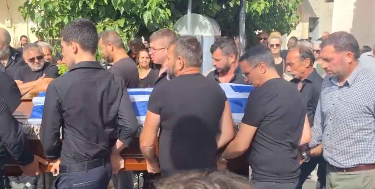 Σκούρβουλα: Πλήθος κόσμου στο στερνό αντίο στον Αντώνη...