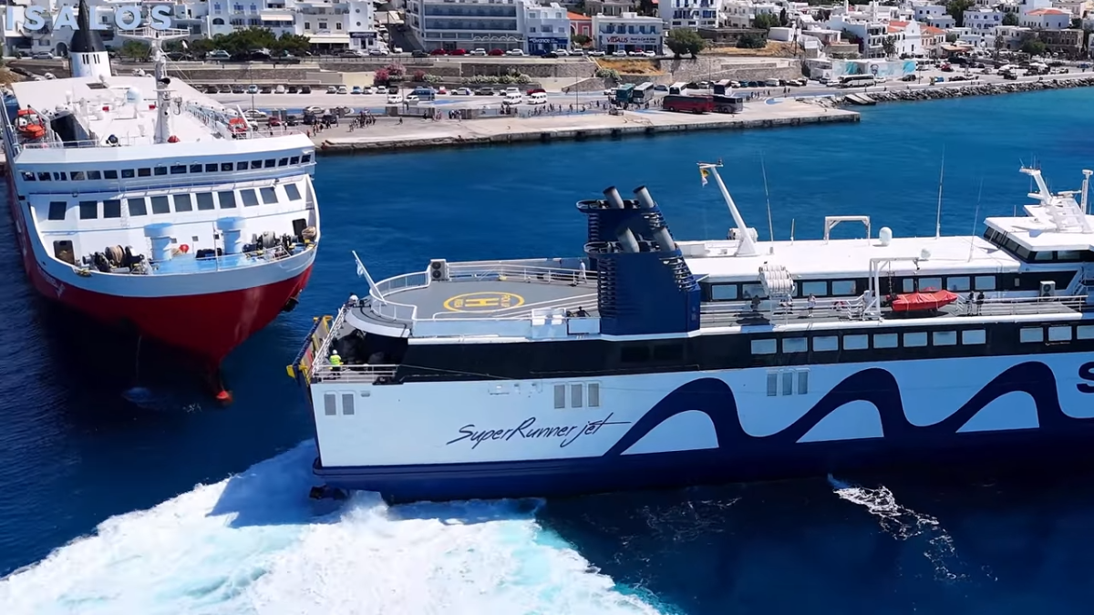 Καπετάνιος... μάστορας παρκάρει «μαγικά» και αποθεώνεται - Δείτε το video