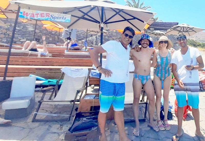 Ήρθε στην Κρήτη για τον μήνα του μέλιτος και… κολύμπησε και απόσταση 8 ναυτικών μιλίων