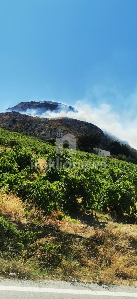 Συναγερμός στην Πυροσβεστική: Οριοθετήθηκε η μεγάλη φωτιά στον Προφήτη Ηλία - Ήχησε το 112 (pics + vid)