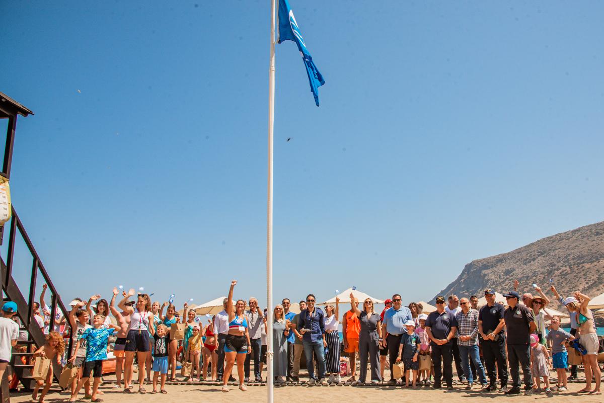 Η Γαλάζια Σημαία κυματίζει υπερήφανα στην παραλία του Fodele Beach & Water Park Holiday Resort!