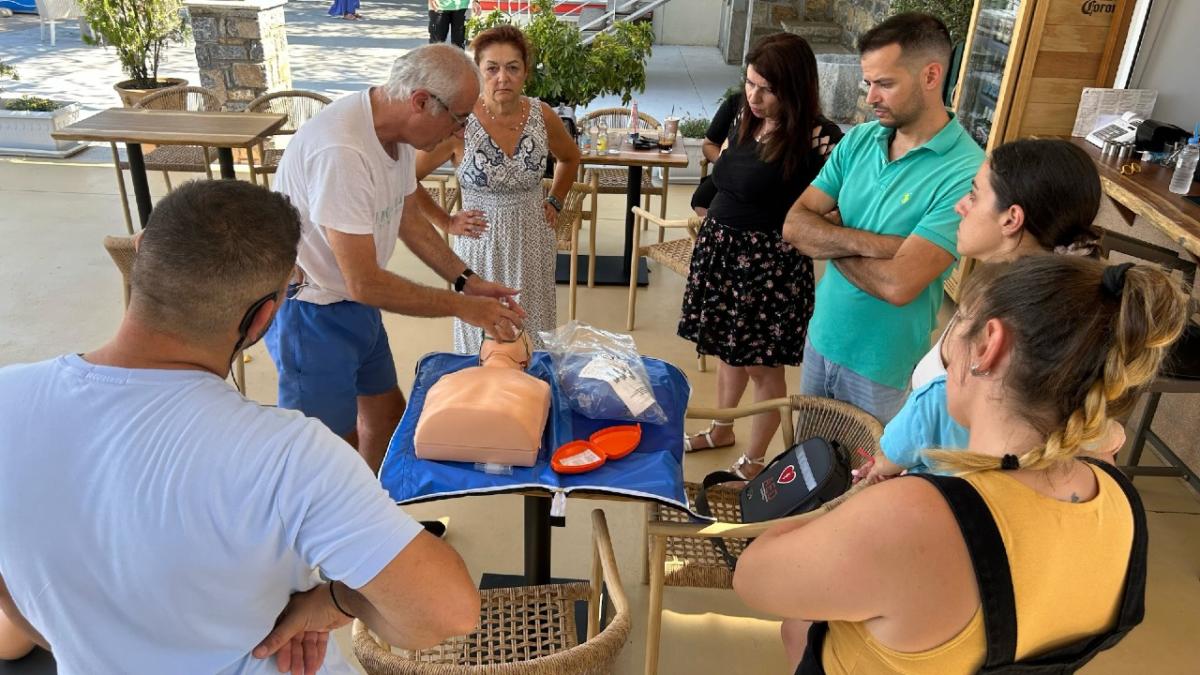 Σπουδαία πράξη από το 1ο Γυμνάσιο Αγ. Νικολάου: Παραχώρησε απινιδωτή για τις ανάγκες της παραλίας της Αμμουδάρας!