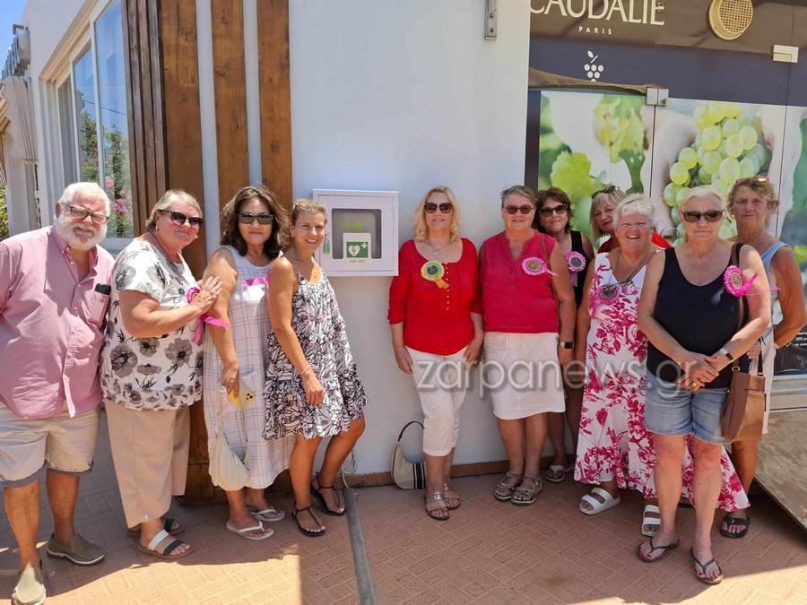 Κρήτη: Μια πραγματικά καλή πράξη – Γυναίκες αγόρασαν και τοποθέτησαν απινιδωτή σε φαρμακείο (pics)