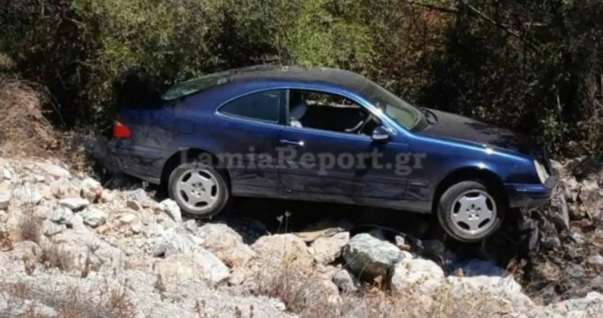 Αυτοκίνητο εξετράπη της πορείας του και έπεσε σε χαράδρα - Τραυματισμένος απεγκλωβίστηκε ο οδηγός