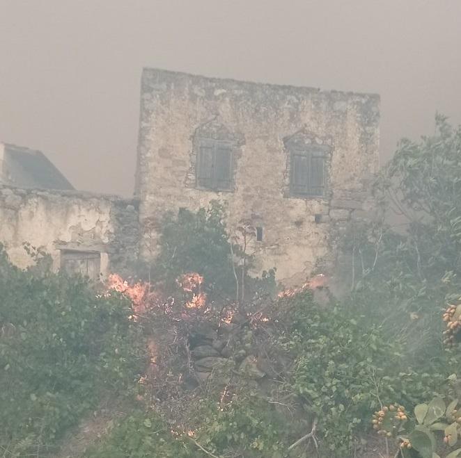 Στάχτη και αποκαΐδια αφήνει η φωτιά στο Ρέθυμνο - Ανυπολόγιστες οι καταστροφές (pics & vid)