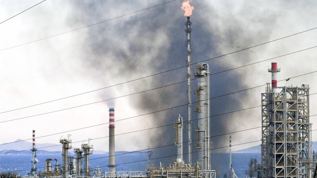 Κατασβέστηκε η φωτιά στη Motor Oil – Η ανακοίνωση της εταιρείας
