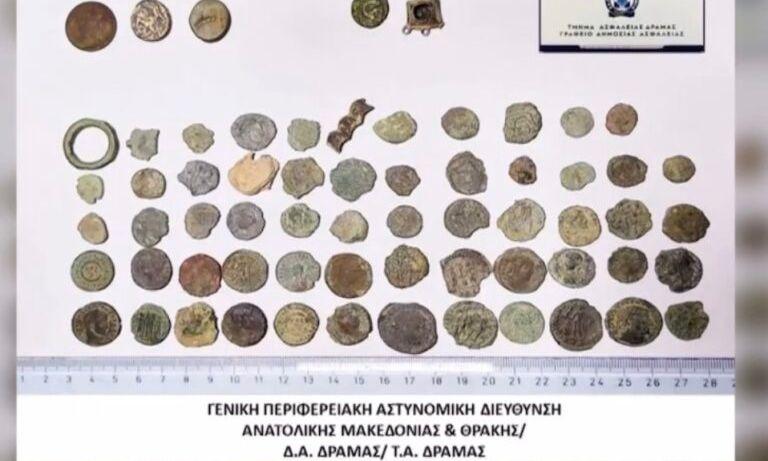 Συνελήφθησαν τρεις αρχαιοκάπηλοι - Έκρυβαν δεκάδες αρχαία νομίσματα