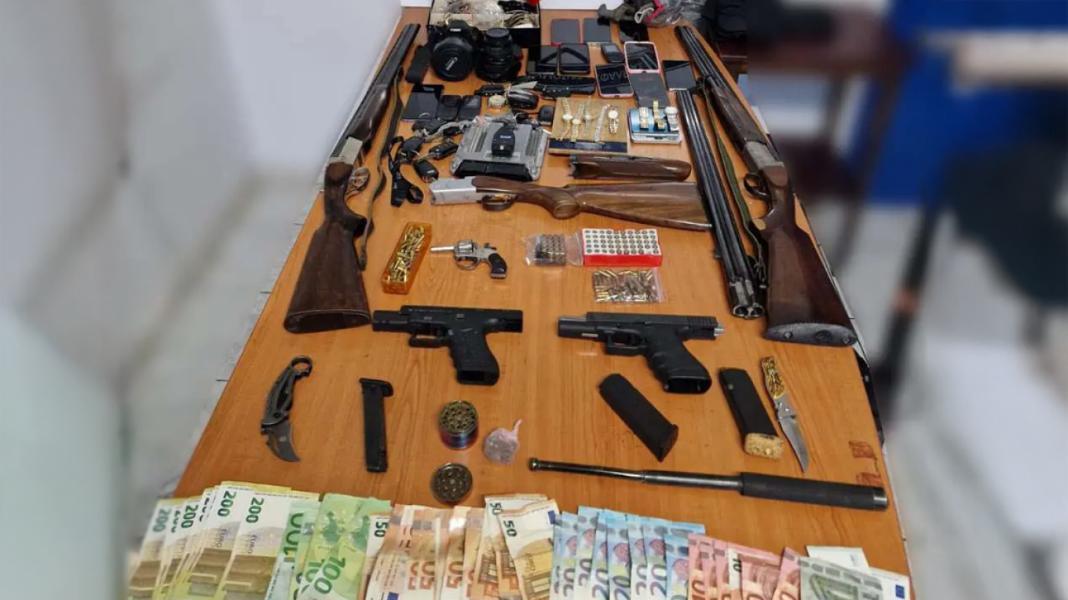 Εξαρθρώθηκε κύκλωμα διαρρηκτών που ρήμαζε σπίτια – Πάνω από 360.000 ευρώ η λεία τους