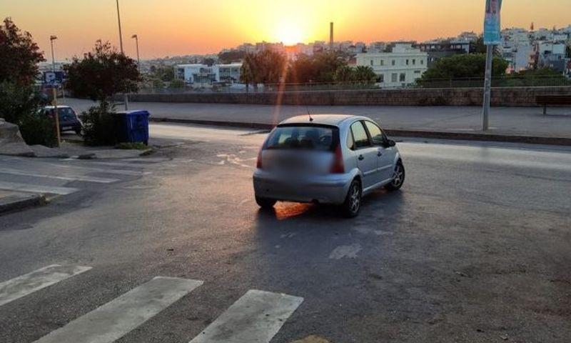 Ηράκλειο: Πάρκαρε στη μέση του δρόμου για δύο ημέρες!