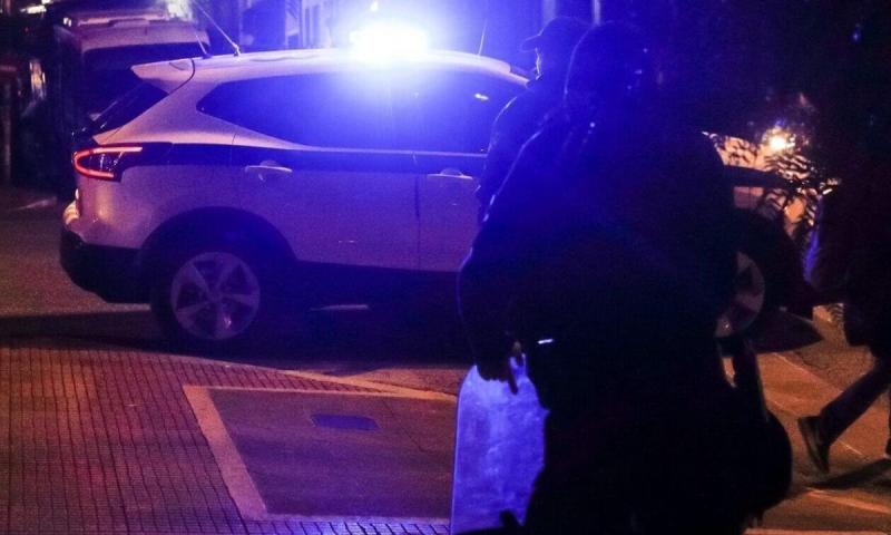 Tρόμος για τρεις νεαρούς: Κουκουλοφόροι μπούκαραν σε σπίτι