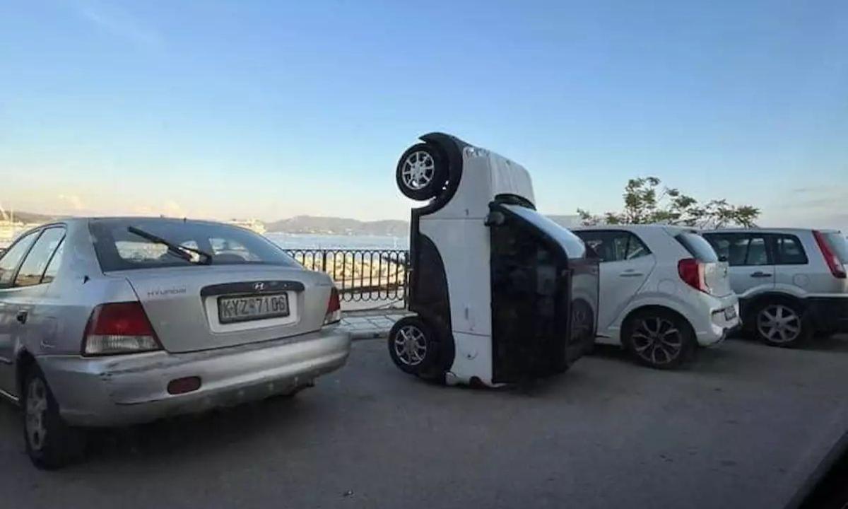 Το πιο περίεργο παρκάρισμα - Κανείς δεν γνωρίζει πώς κατέληξε έτσι