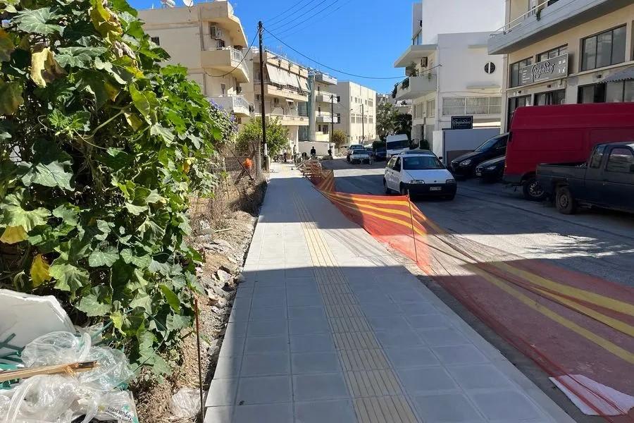 Προχωρούν οι εργασίες κατασκευής πεζοδρομίων στην πόλη του Ηρακλείου