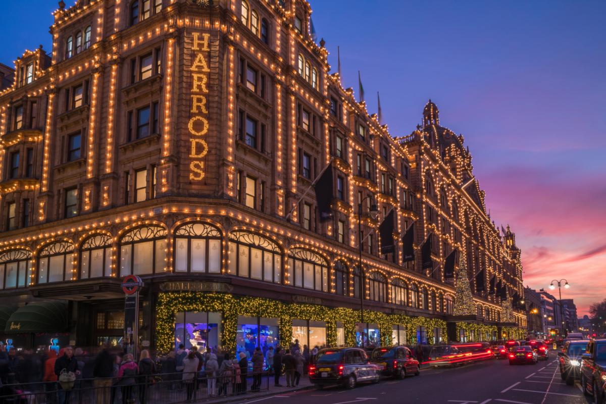 Ζητούν συγγνώμη τα Harrods για τις σεξουαλικές επιθέσεις του πρώην ιδιοκτήτη σε υπαλλήλους
