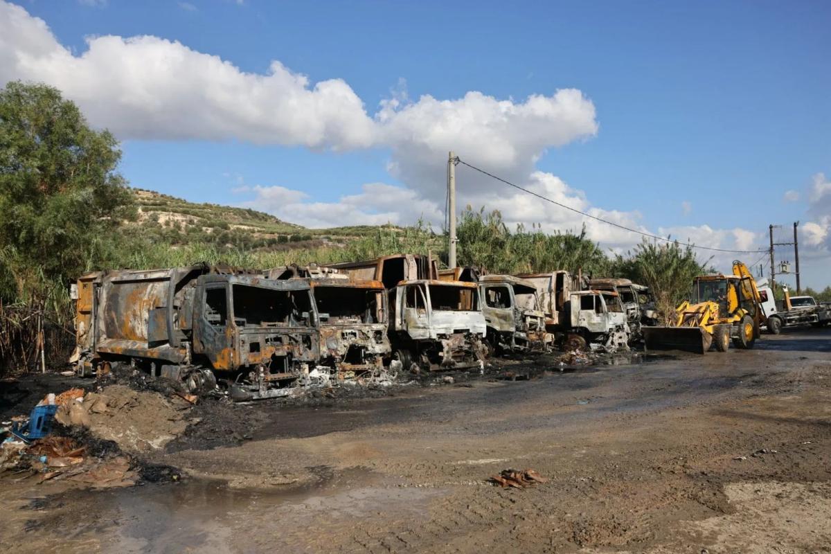 Τεράστια η καταστροφή στο Ηράκλειο: Οκτώ οχήματα κάηκαν ολοσχερώς - Όλα δείχνουν εμπρησμό