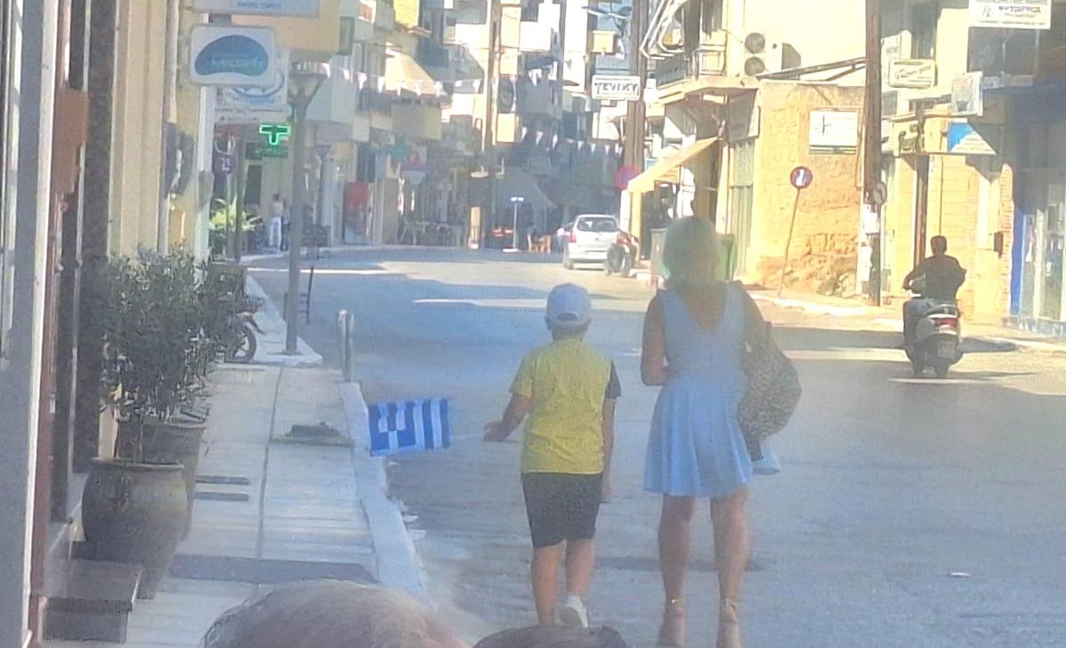Μεσαρά: Μάνα & γιός από την εμπόλεμη Ουκρανία στον εορτασμό του «ΟΧΙ»